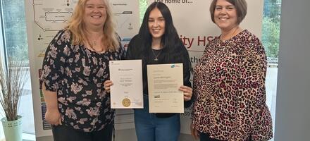 Lauren Bonnington Quality Practitioner Apprentice Lauren Bonnington is presented with her certificate